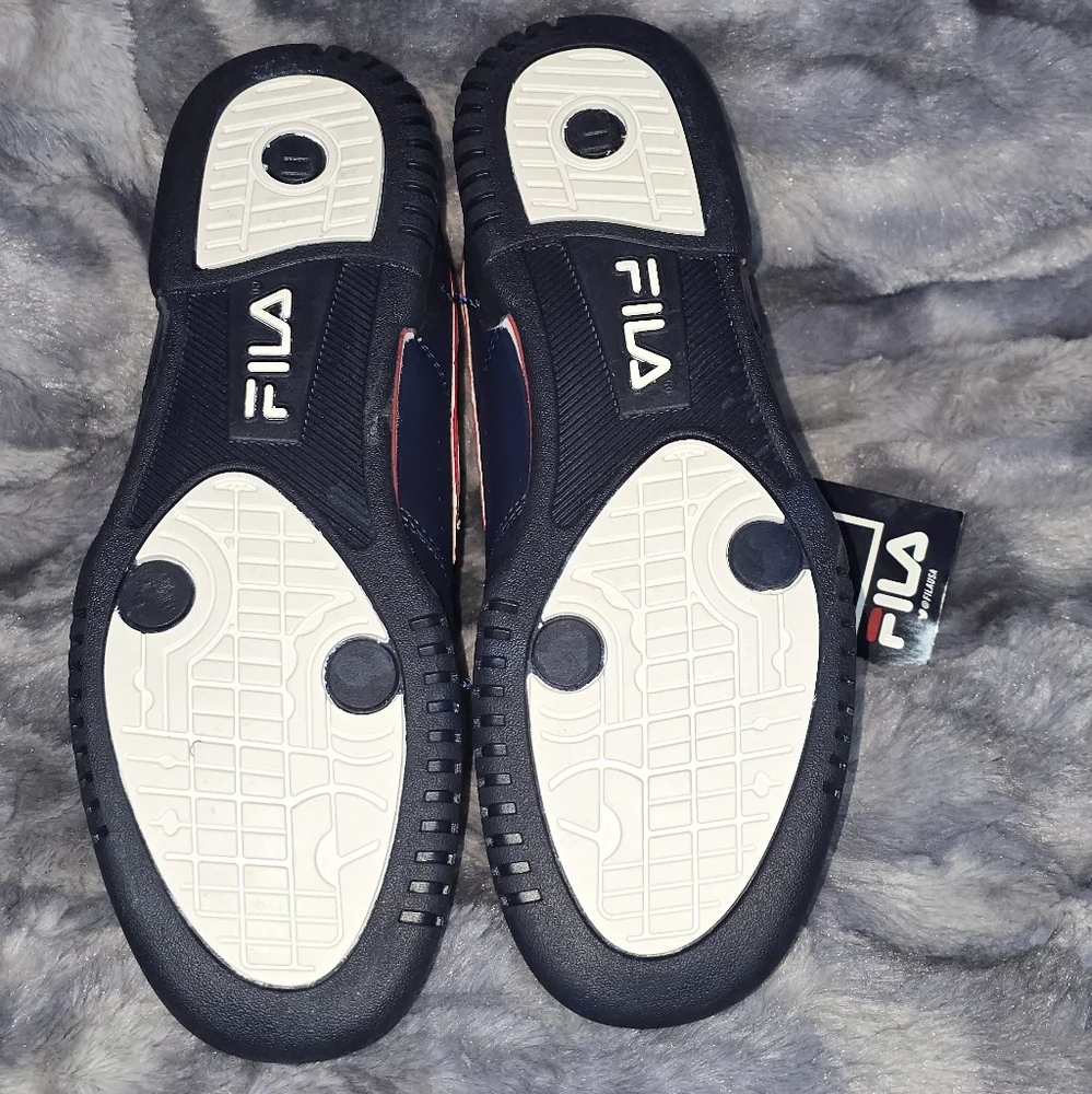 NWB Fila Kid's F-13‎ Outdoor Adjustable Sneaker Navy, White And Red size 3.5